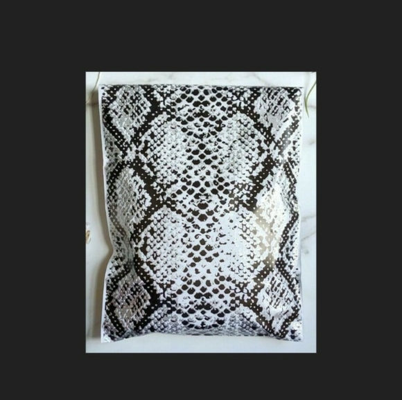 10x13 Snakeskin Mailers. Price is firm! - Picture 5 of 12